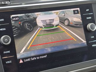 Used 2022 Volkswagen Tiguan SE w/ Panoramic Sunroof Package video 4