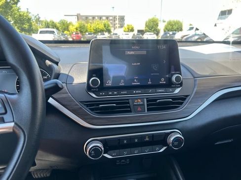 Used 2025 Nissan Altima 2.5 SV FWD image 19