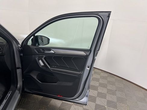 Used 2023 Volkswagen Tiguan SE R-Line image 28