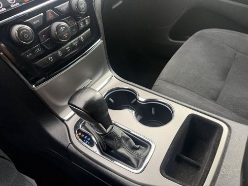 Used 2020 Jeep Grand Cherokee Laredo w/ 18" Wheel & 8.4" Radio Group AWD/4WD image 16