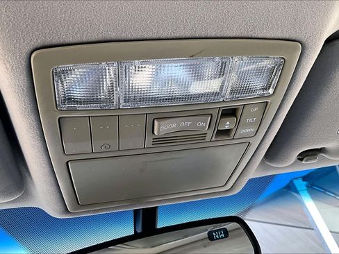 Used 2007 Toyota Camry XLE FWD image 29