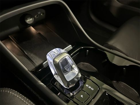 Certified 2025 Volvo XC40 B5 Plus image 19