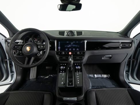 New 2026 Porsche Macan Turbo AWD/4WD image 33