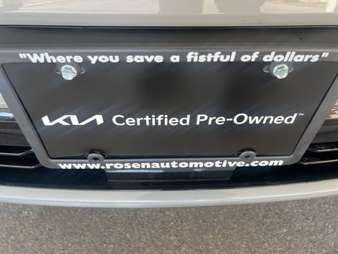 Certified 2023 Kia Sorento SX image 31