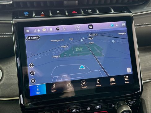 Used 2023 Jeep Grand Cherokee Overland image 2