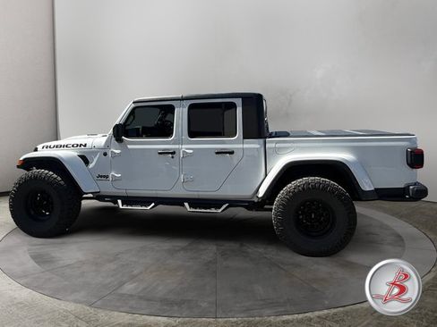 Used 2023 Jeep Gladiator Rubicon w/ Safety Group AWD/4WD image 4