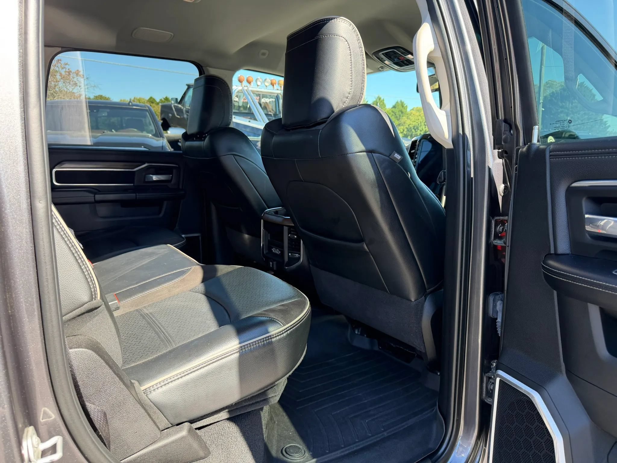 Used 2023 RAM 2500 Laramie AWD/4WD image 24