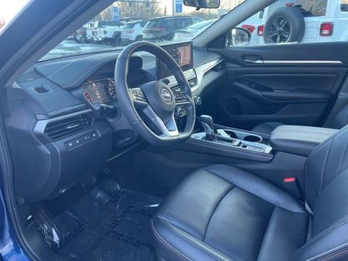Used 2024 Nissan Altima 2.0 SR image 2