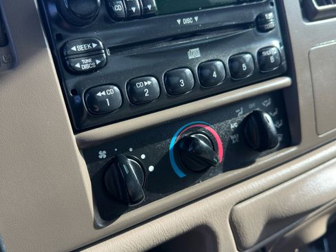 Used 2004 Ford F250 Lariat image 31