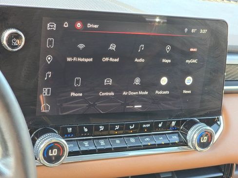 Used 2024 GMC Canyon AT4 w/ AT4 Premium Package image 21