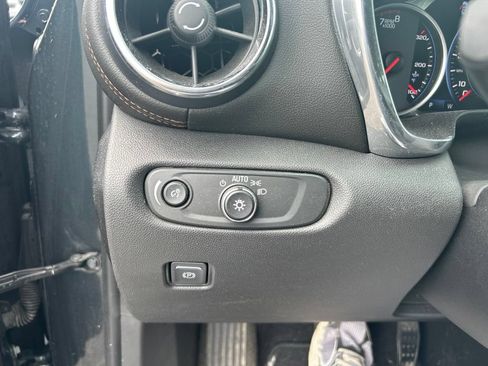 Used 2019 Chevrolet Blazer Premier AWD/4WD image 14