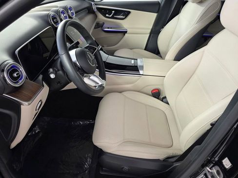 Used 2025 Mercedes-Benz GLC 300 image 9