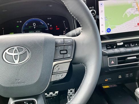 Used 2025 Toyota Camry SE image 24