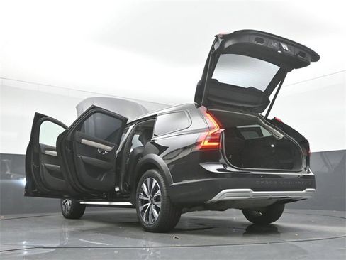 Used 2024 Volvo V90 B6 Cross Country Plus image 56