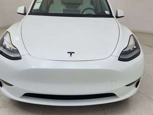 Used 2021 Tesla Model Y Long Range image 9