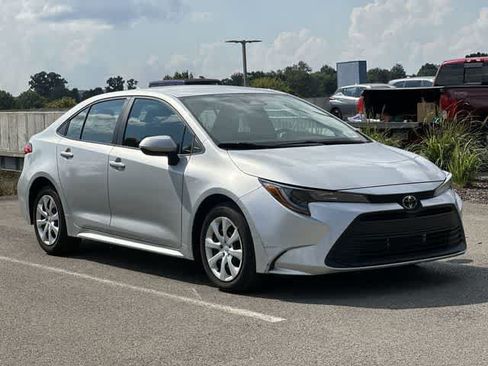 Used 2025 Toyota Corolla LE FWD image 27