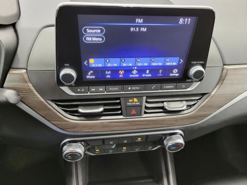 Used 2025 Nissan Altima 2.5 SV FWD image 10