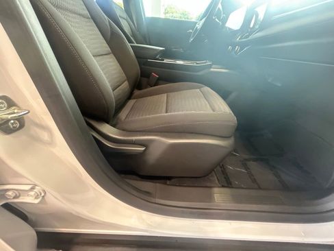 Used 2025 Chevrolet Equinox LT image 23