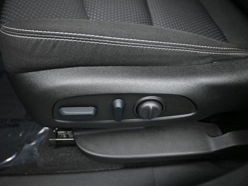 Used 2023 GMC Terrain SLE w/ Driver Convenience Package image 23