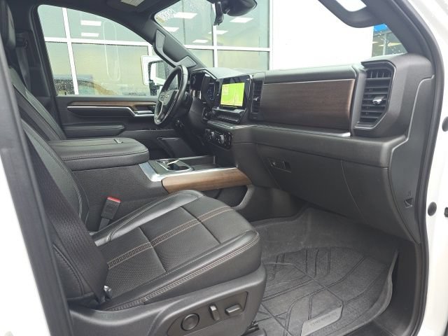 Used 2024 Chevrolet Silverado 2500 High Country w/ Technology Package AWD/4WD image 4
