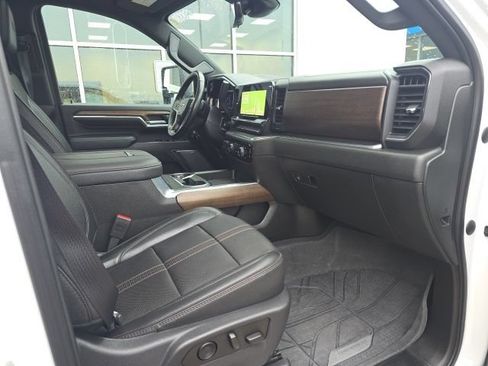 Used 2024 Chevrolet Silverado 2500 High Country w/ Technology Package AWD/4WD image 4