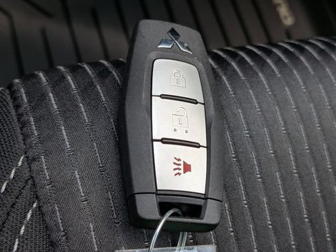 New 2026 Mitsubishi Outlander ES FWD image 32
