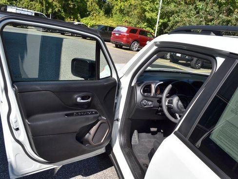 Used 2023 Jeep Renegade Latitude image 15