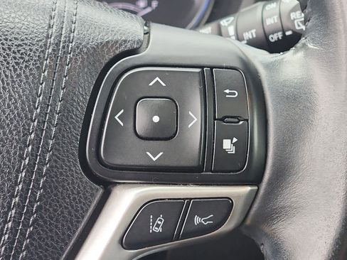 Used 2017 Toyota Highlander XLE image 19