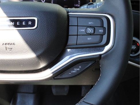 Certified 2023 Jeep Wagoneer 4WD image 17