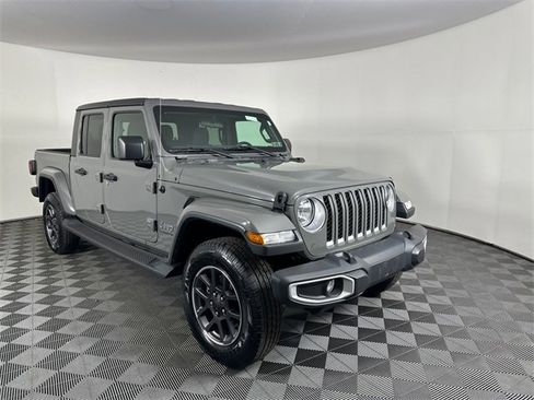 Certified 2020 Jeep Gladiator Overland w/ Cold Weather Group image 11