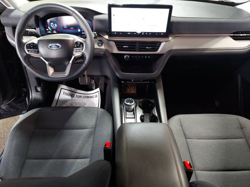 Used 2025 Ford Explorer Active RWD image 3