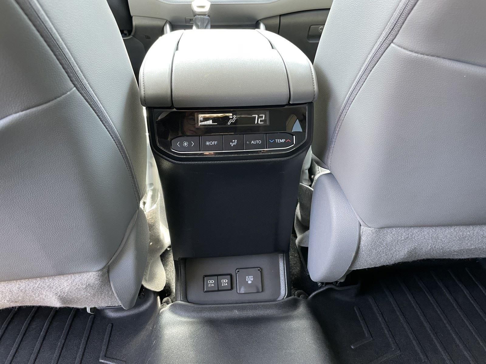 Used 2020 Toyota Highlander Limited FWD image 42