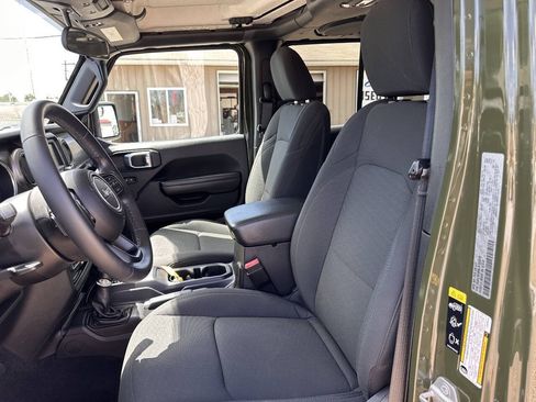 Used 2020 Jeep Wrangler Unlimited Sport S AWD/4WD image 2