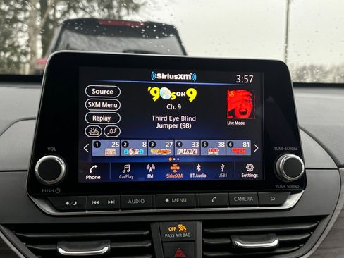 Used 2025 Nissan Altima 2.5 SV image 21