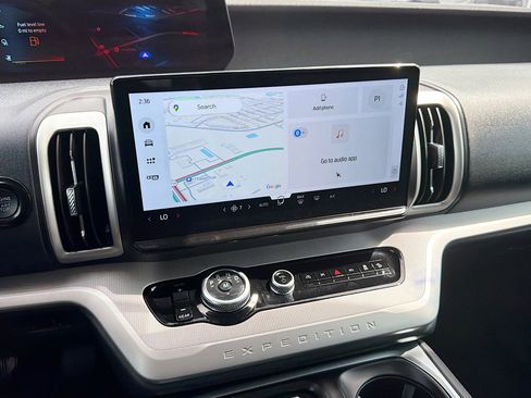 Used 2025 Ford Expedition Active image 29