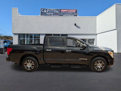 Used 2021 Nissan Titan SV w/ SV Convenience Package image 2