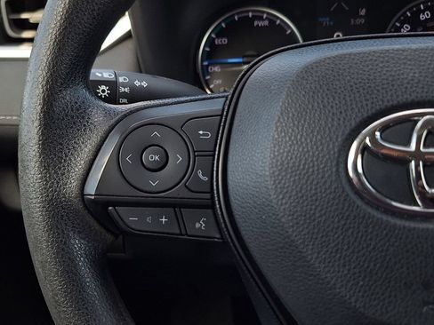 Used 2021 Toyota RAV4 LE AWD/4WD image 16