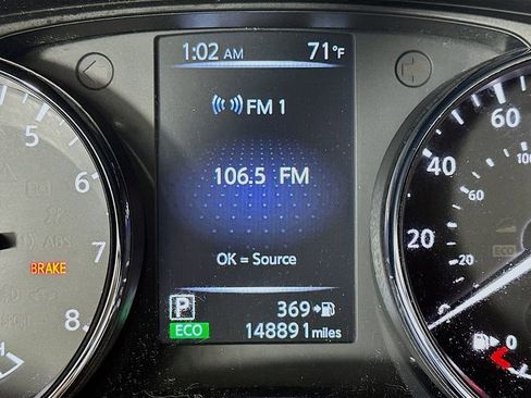 Used 2017 Nissan Rogue SV w/ Sun & Sound Touring Package image 15