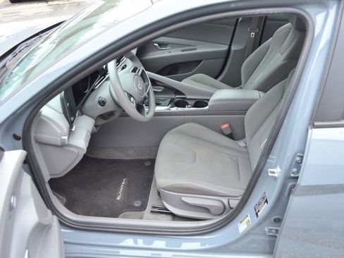 Used 2023 Hyundai Elantra Blue image 18