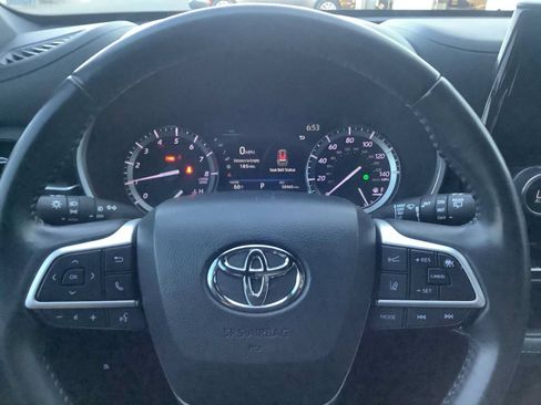 Used 2022 Toyota Highlander XSE AWD/4WD image 16