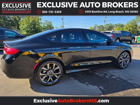 Used 2015 Chrysler 200 S w/ Comfort Group image 4