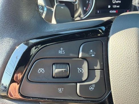 Used 2023 Buick Enclave Essence AWD/4WD image 13