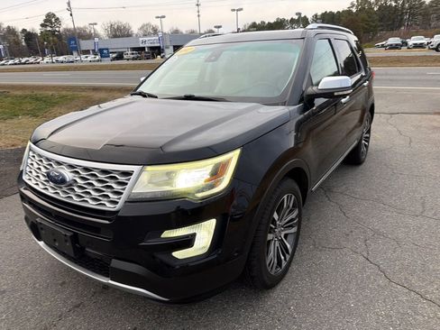 Used 2017 Ford Explorer Platinum image 4