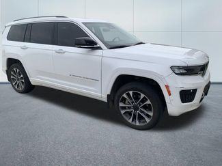 Used 2021 Jeep Grand Cherokee L Overland w/ Luxury Tech Group IV AWD/4WD video 3