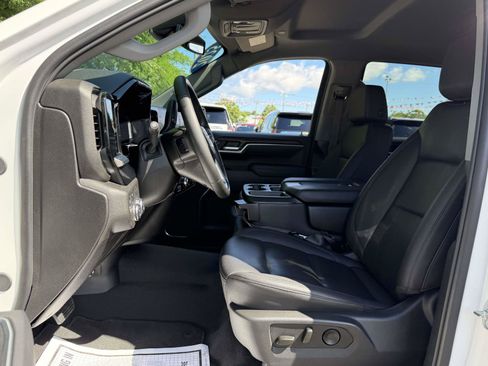 Used 2025 GMC Sierra 1500 SLT AWD/4WD image 9