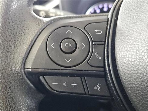 Used 2021 Toyota RAV4 LE image 8