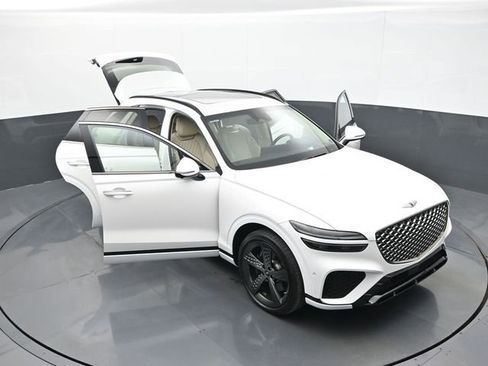 Used 2023 Genesis GV70 3.5T Sport w/ Sport Prestige Package AWD/4WD image 30