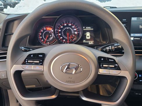 Used 2023 Hyundai Elantra SEL image 21