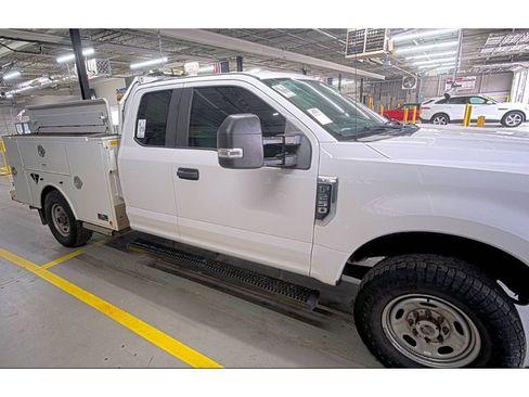 Used 2020 Ford F250 XL w/ Power Equipment Group image 2