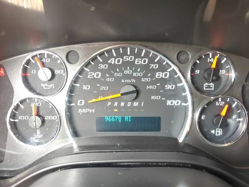 Used 2018 Chevrolet Express 2500 w/ Driver Convenience Package RWD image 19